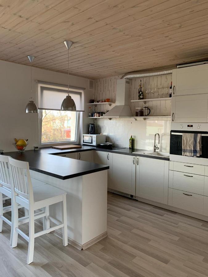 Modern Cozy 2 Bedroom Apartment Near City Center Pärnu Exteriör bild