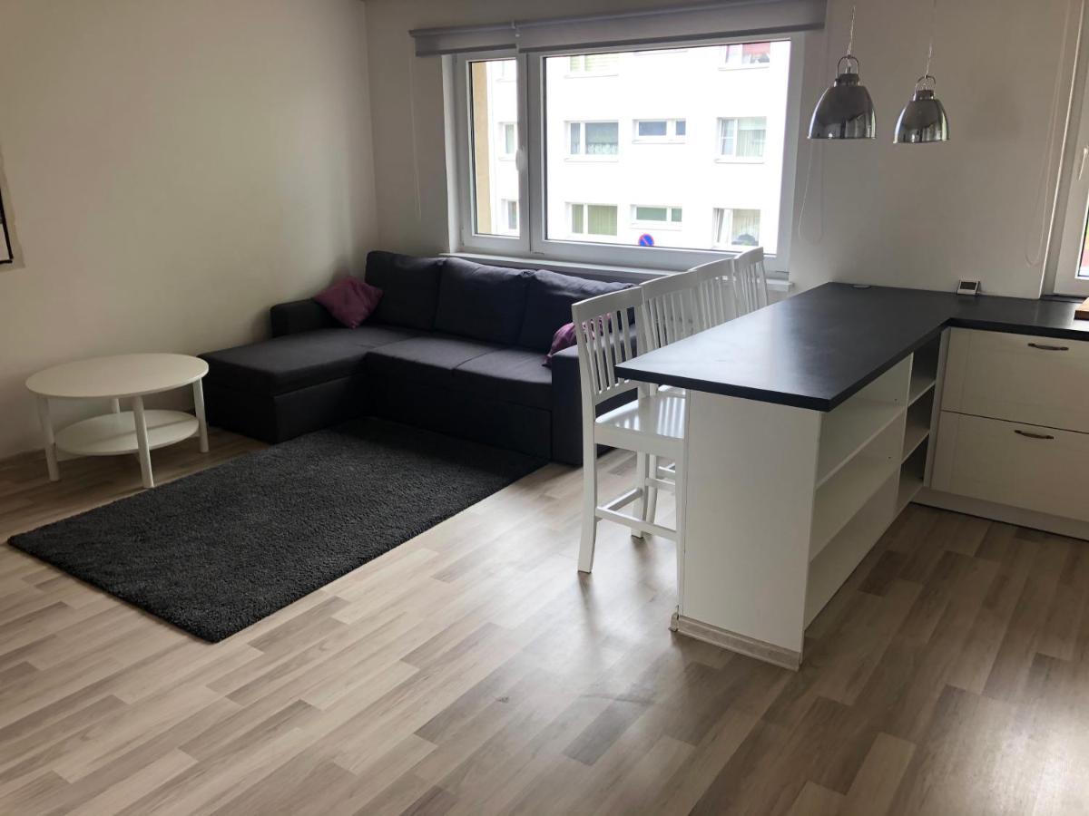 Modern Cozy 2 Bedroom Apartment Near City Center Pärnu Exteriör bild